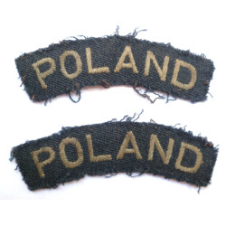 Pair WW2 RAF Nationality Cloth Shoulder Titles Poland