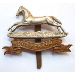 WW2 West Yorkshire Regiment Cap Badge
