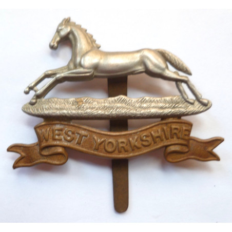 WW2 West Yorkshire Regiment Cap Badge