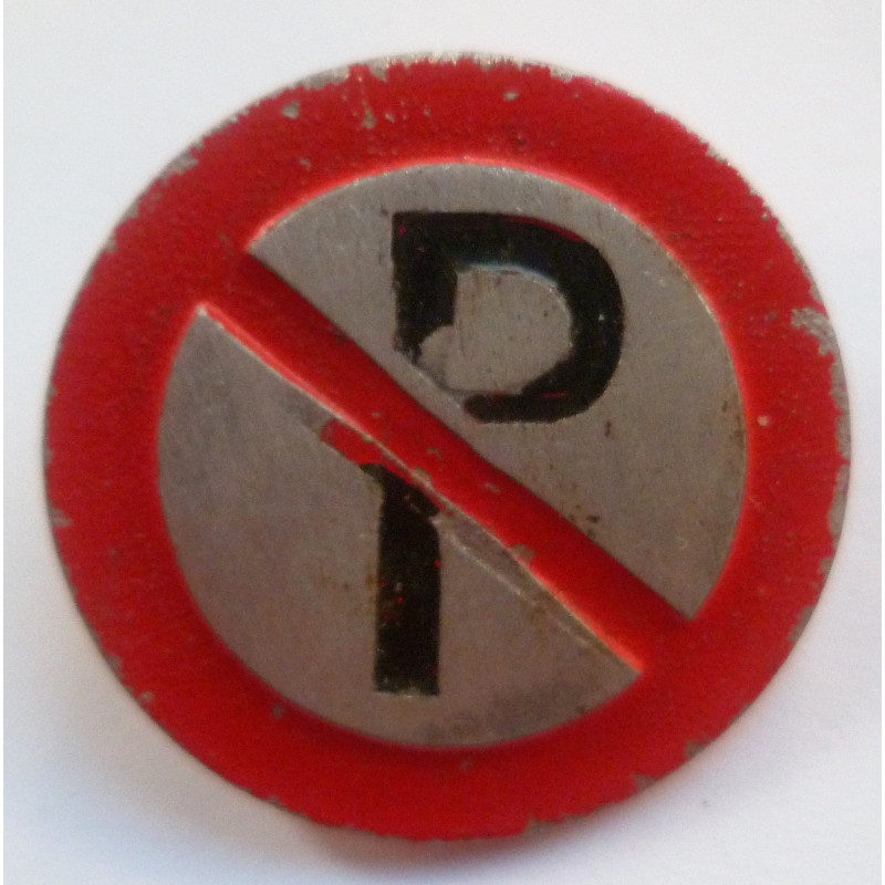 WW2 German WHW Tinnie Winter Help Fund Donation Badge Badge No Parking