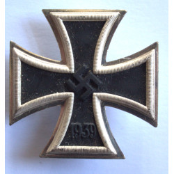 WW2 German Iron Cross 1st Class Cased Maker 20
