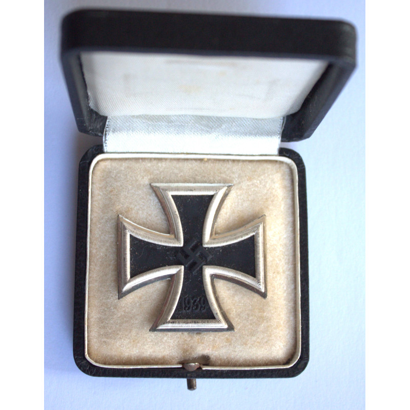 WW2 German Iron Cross 1st Class Cased Maker 20