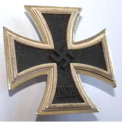 WW2 German Iron Cross 1st Class Cased Maker 20