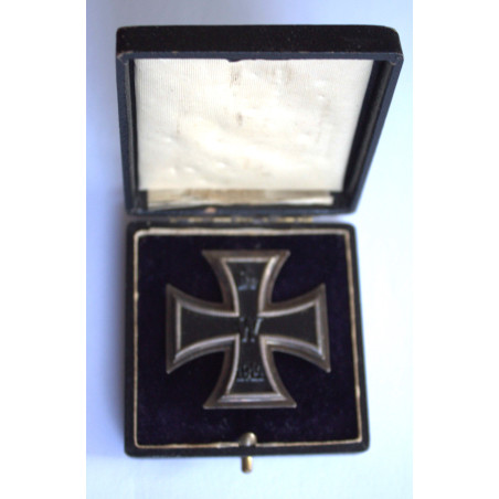 WW1 German Iron Cross 1st Class Cased Maker K.A.G. WW1 German Iron Cross 1st Class Cased Maker K.A.G.