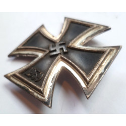 German WW2 Iron Cross 1st Class Maker L55