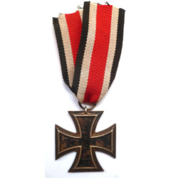 WW2 German Iron Cross 2nd Class Maker Marked 128