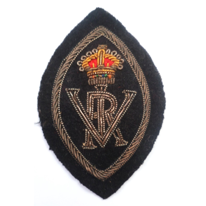 Queens Institute of District Nursing Bullion Cloth Cloak Badge - British Insignia
