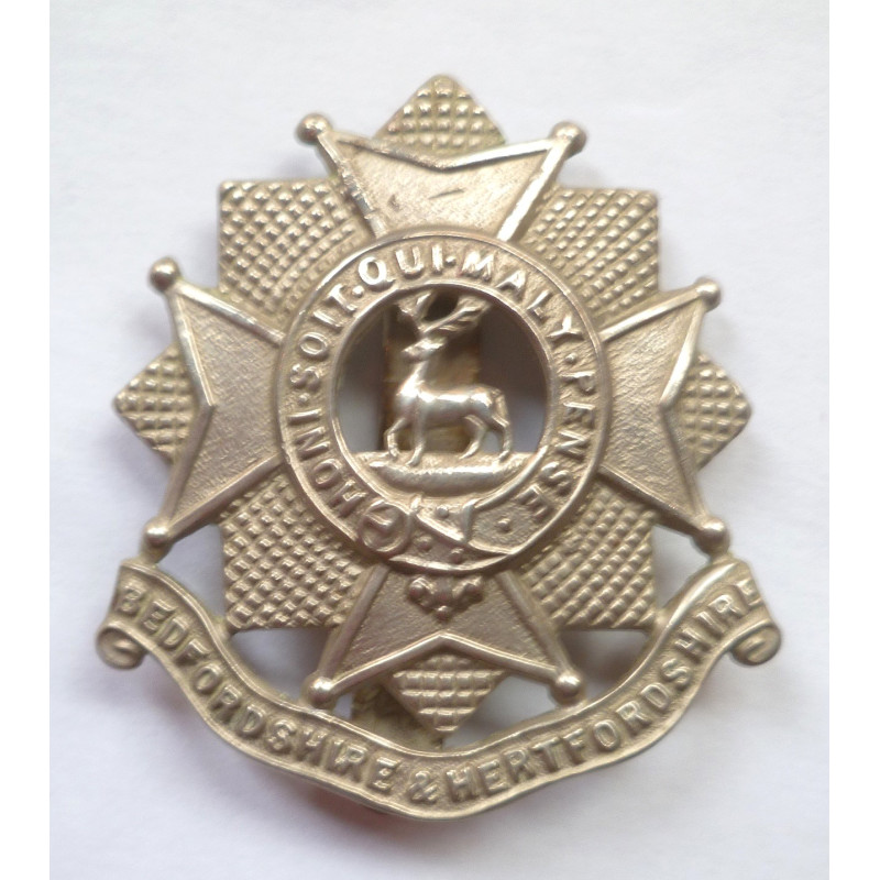 WW2 Bedfordshire & Hertfordshire Regiment Cap Badge - British Army Insignia