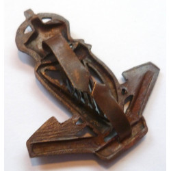 The Royal Irish Regiment Officers Bronze Cap Badge - British Army Insignia