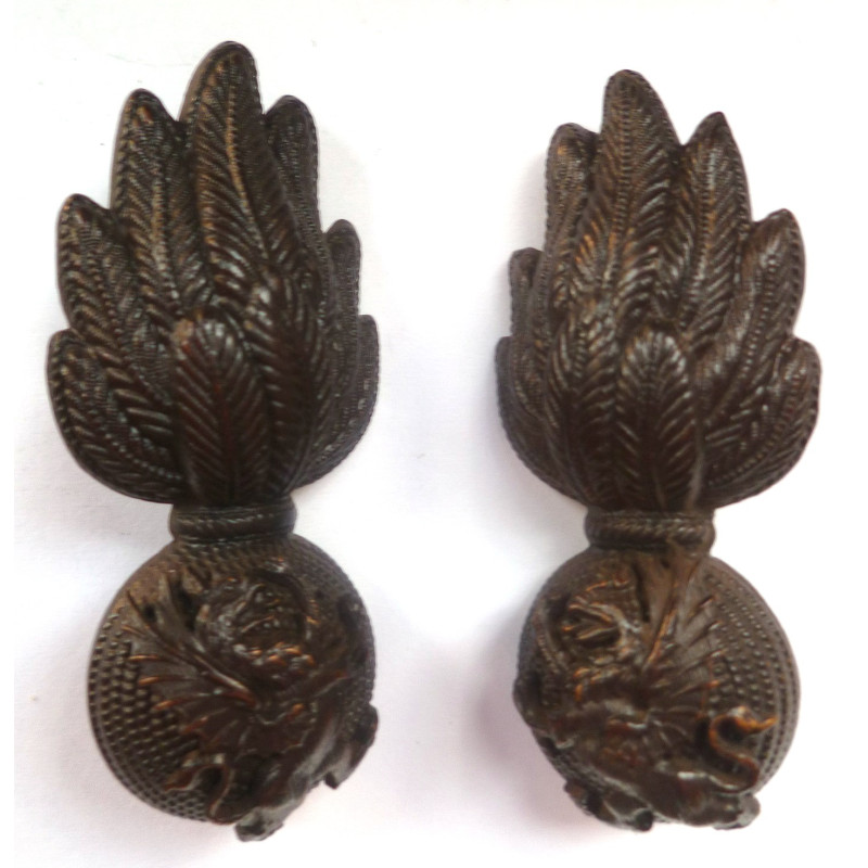 Pair of Royal Welsh Fusiliers Collar Badges/Dogs - British Military Insignia