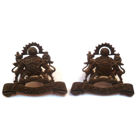 Pair WW1 Manchester Regiment Bronze Collar Dogs/Badges Cap Badge