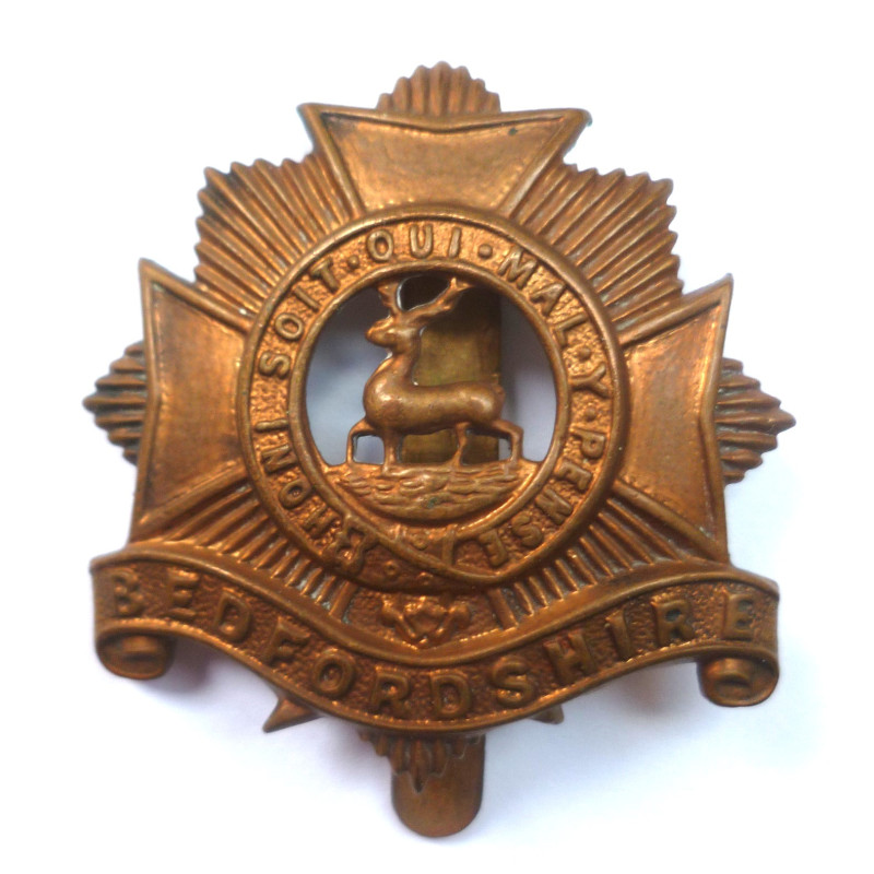 WW1 Bedfordshire Regiment All Brass Economy Cap Badge - British Army Insignia