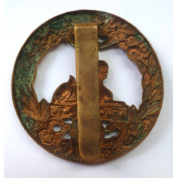 WW1 South Wales Borderers Regiment All Brass Economy Cap Badge - British Military Insignia