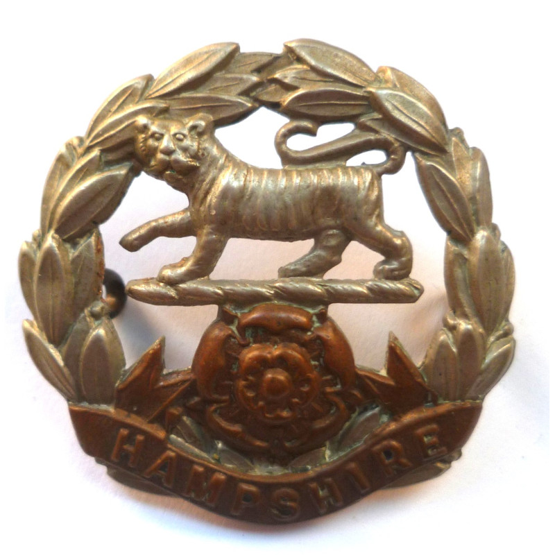 Late Victorian/ Edwardian Hampshire Regiment Cap Badge - Queen's Crown - British Military Insignia