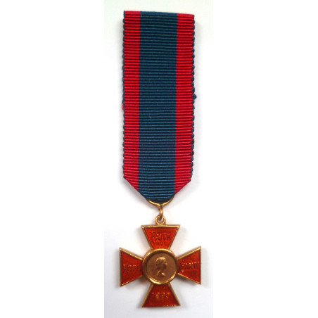 Miniature Royal Red Cross Medal 1st Class Medal - ERII - British Military Insignia