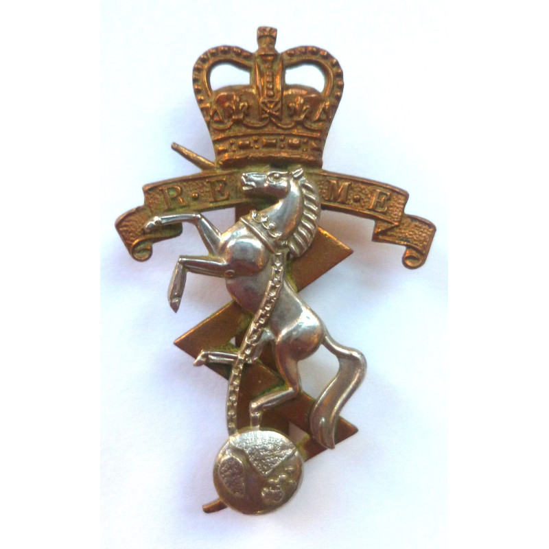 Royal Electrical Mechanical Engineers Cap Badge - REME- British Military Insignia