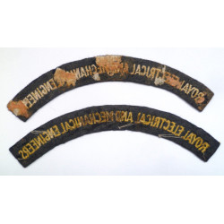 Pair WW2 Royal Electrical And Mechanical Engineers Shoulder Titles - REME - British Military Insignia