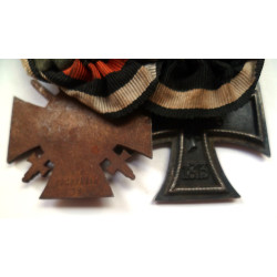 WW1 German 1914 Iron Cross 2nd Class and a Hindenburg Cross for Combatants Medal Group - German Imperial