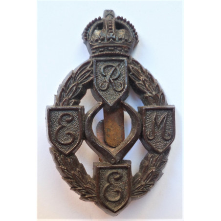 WW2 Royal Electrical Mechanical Engineers Plastic Economy Cap Badge