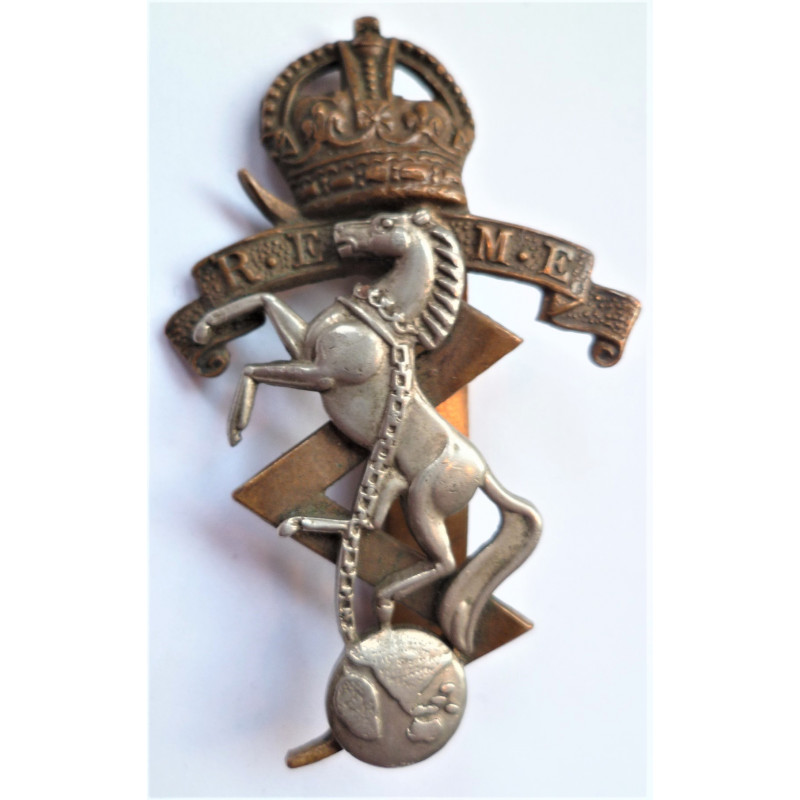 WW2 Royal Electrical and Mechanical Engineers REME cap badge